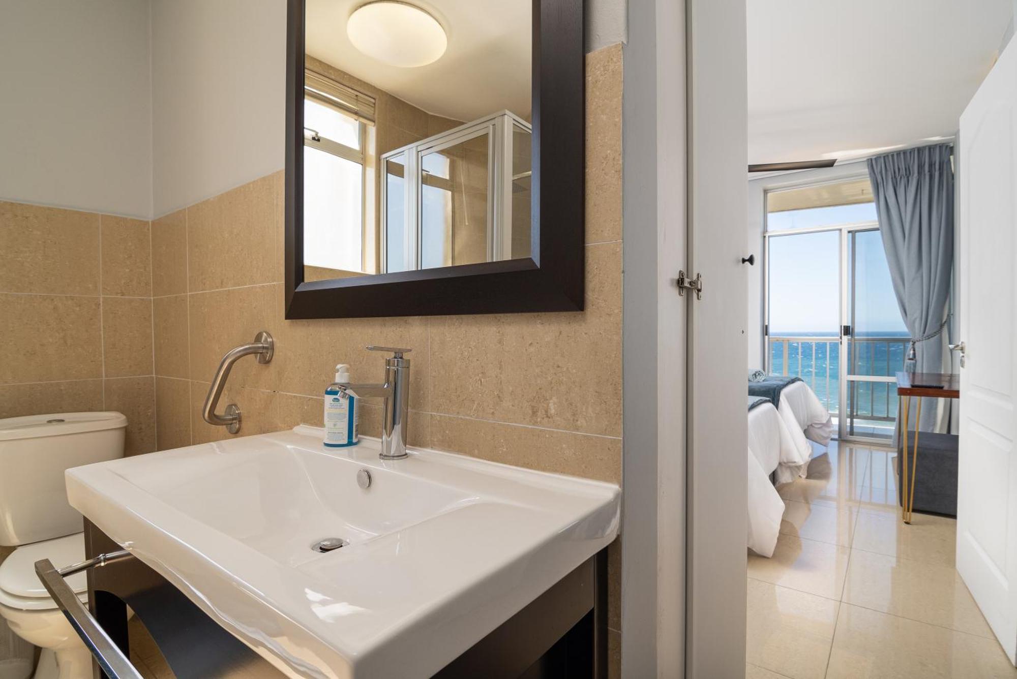 Coastal View @ 1304 La Apartment